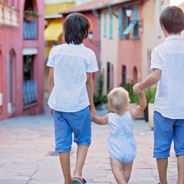 Copertina En Famille Istock 1035775250 1920x1080 1