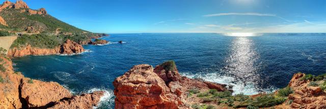 Panoramablick auf die Küste von L'Esterel