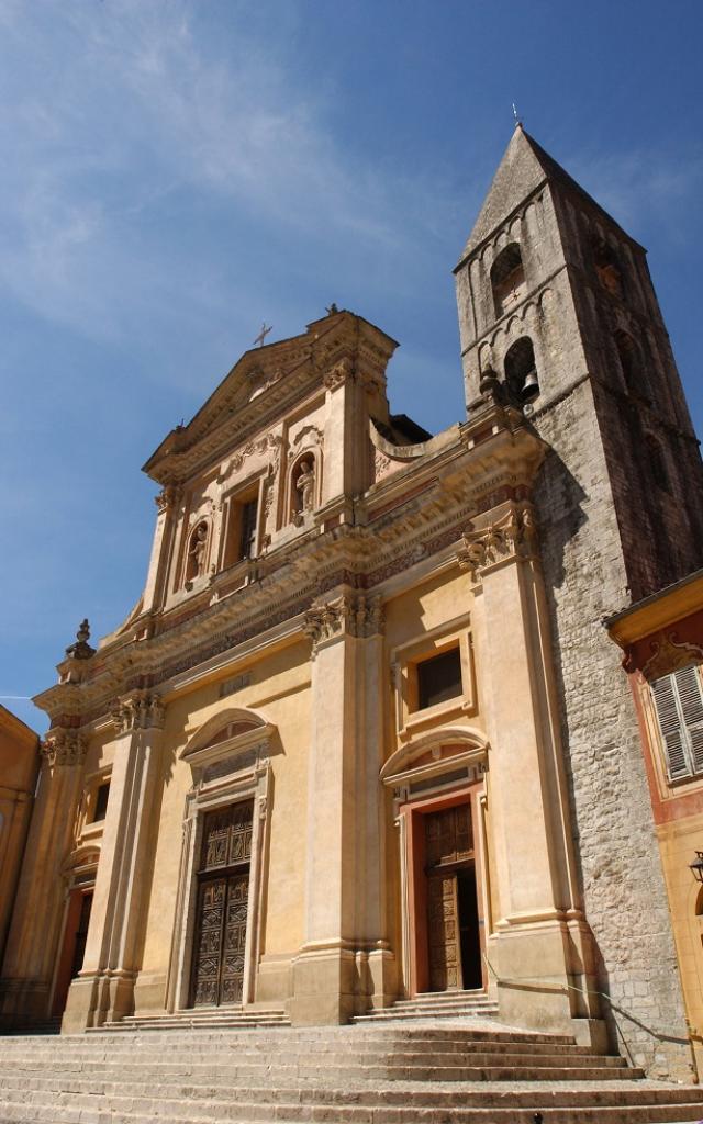 FOTOTHEK DES MERCANTOUR SOSPEL DIE KATHEDRALE SAINT MICHEL 13. JAHRHUNDERT AUF DEM PLATZ SAINT NICOLAS GEPFLASTERT IN CALADE 18. JAHRHUNDERT