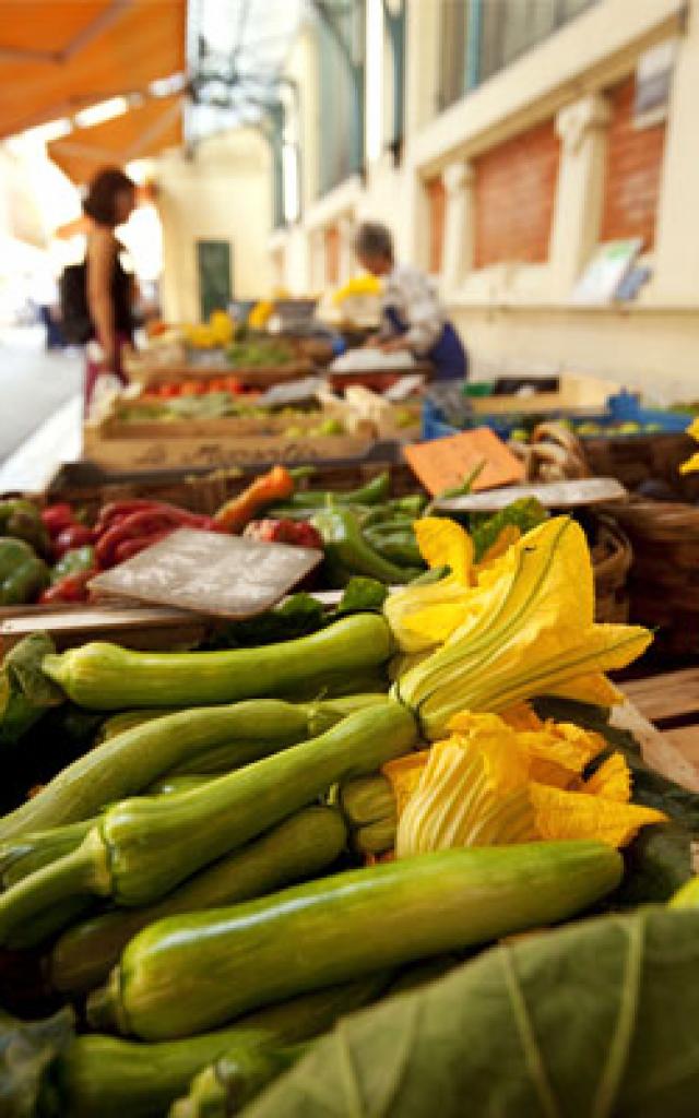 Il mercato di Les Halles a Mentone