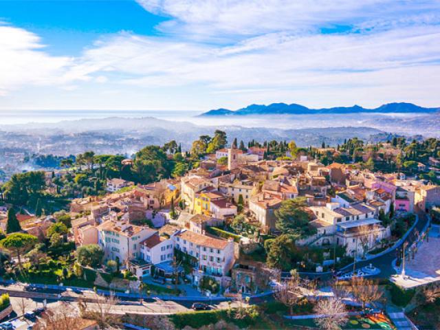 village-vue-aerienne-mougins-557x400-1.jpg