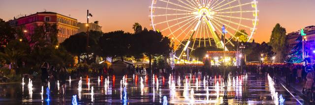 illumination village de noel grande roue miroir d eau