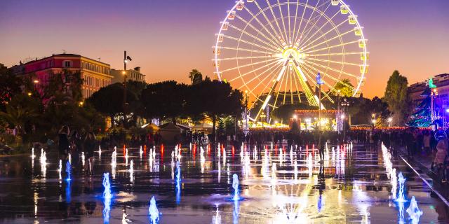 illumination village de noel grande roue miroir d eau