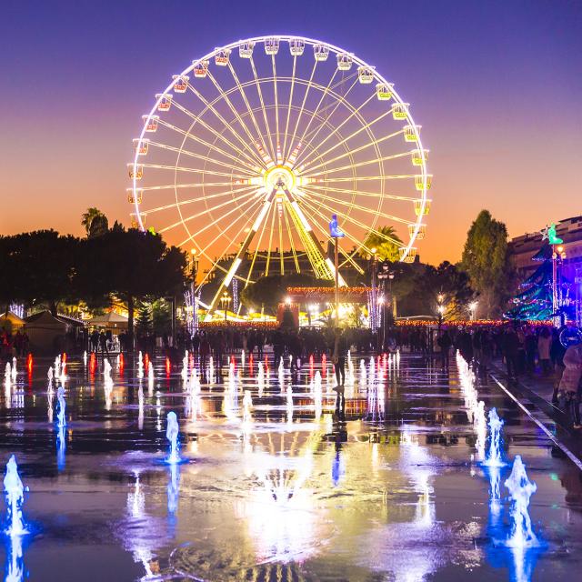 illumination village de noel grande roue miroir d eau