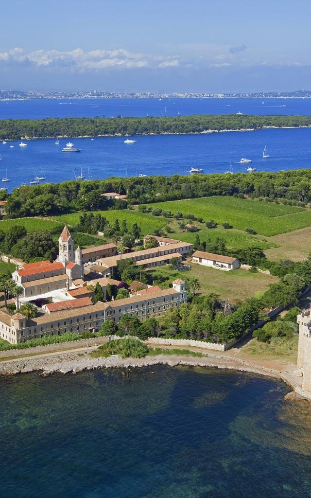 Cannes, iIes de Lerins, ile de Saint Honorat, Abbaye de Lerins, classe Monument Historique