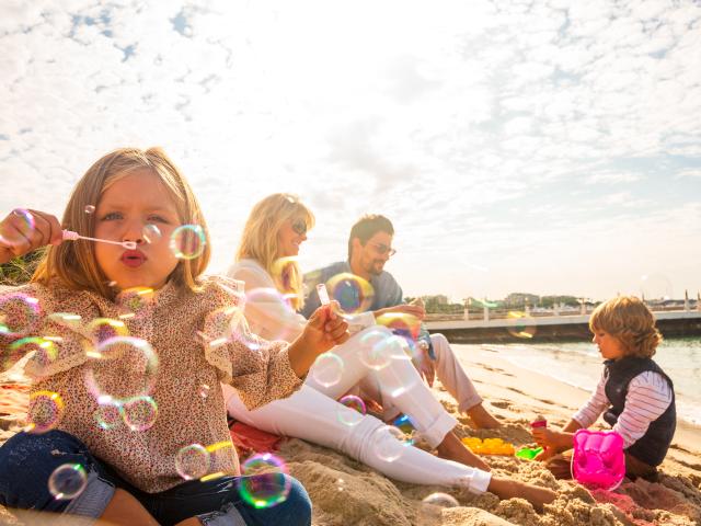 Famille à la plage