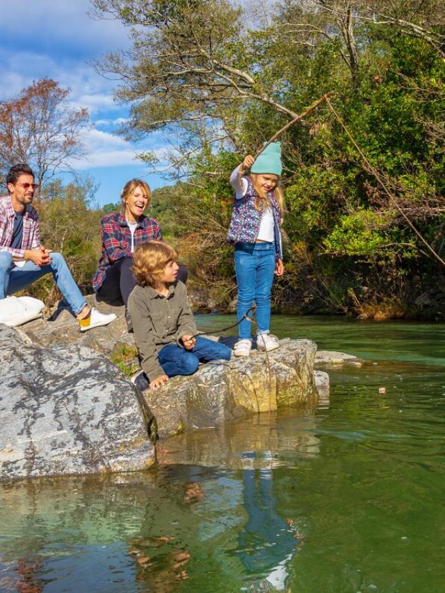 Familienspaziergang im Herbst