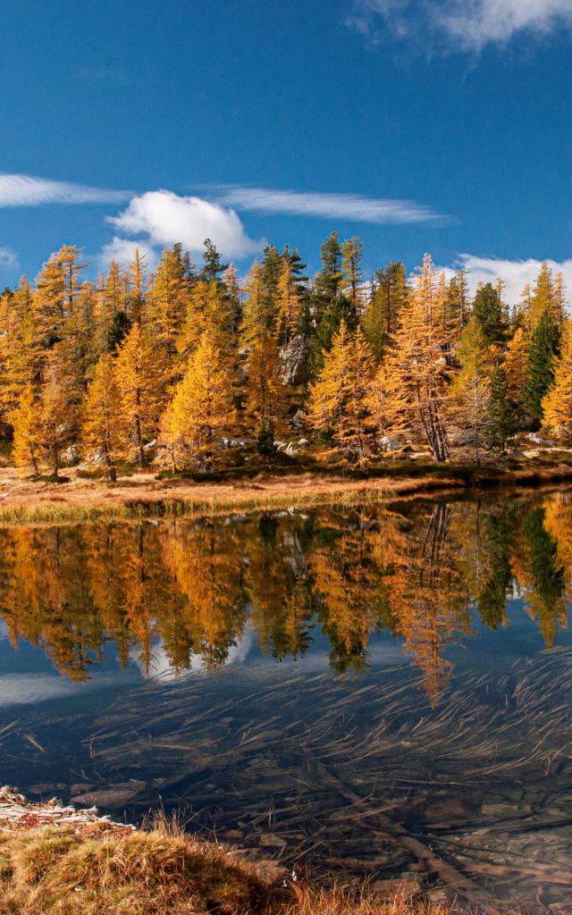 Il lago delle Gravezze in autunno