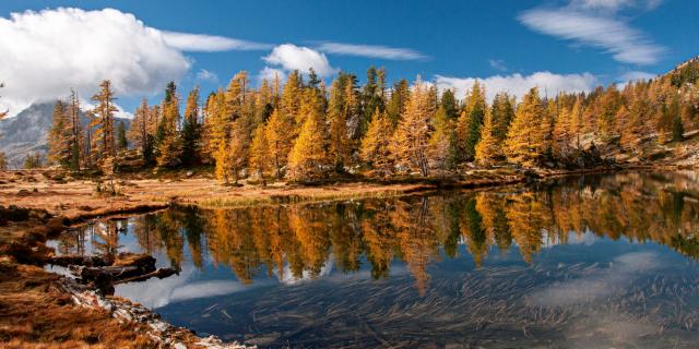 Il lago delle Gravezze in autunno