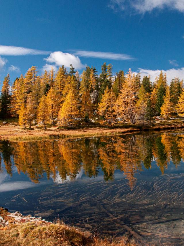 Il lago delle Gravezze in autunno