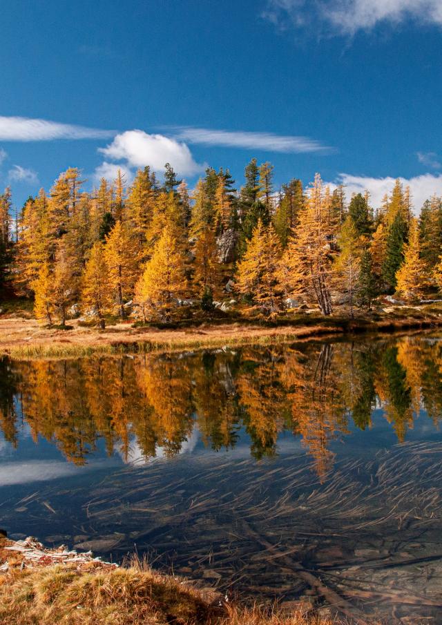 Il lago delle Gravezze in autunno