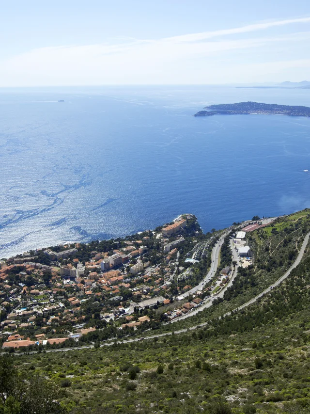 Cap d'Ail, Saint Jean Cap Ferrat en arrière plan