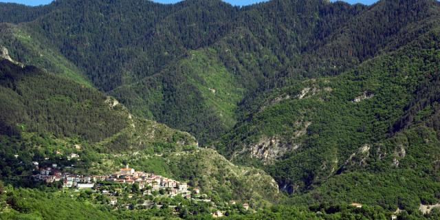 COMMUNE DE LA BOLLENE-VESUBIE UNE VUE GENERALE DU VILLAGE