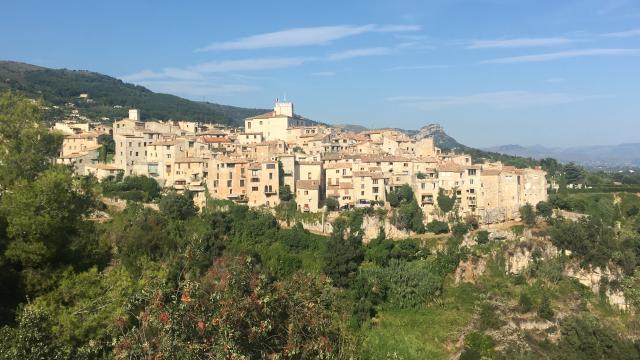 Hoch gelegenes Dorf Tourrettes sur Loup