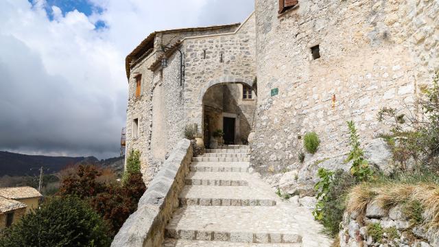 Geführte Touren Entree Du Village De Coursegoules Copyright Casa