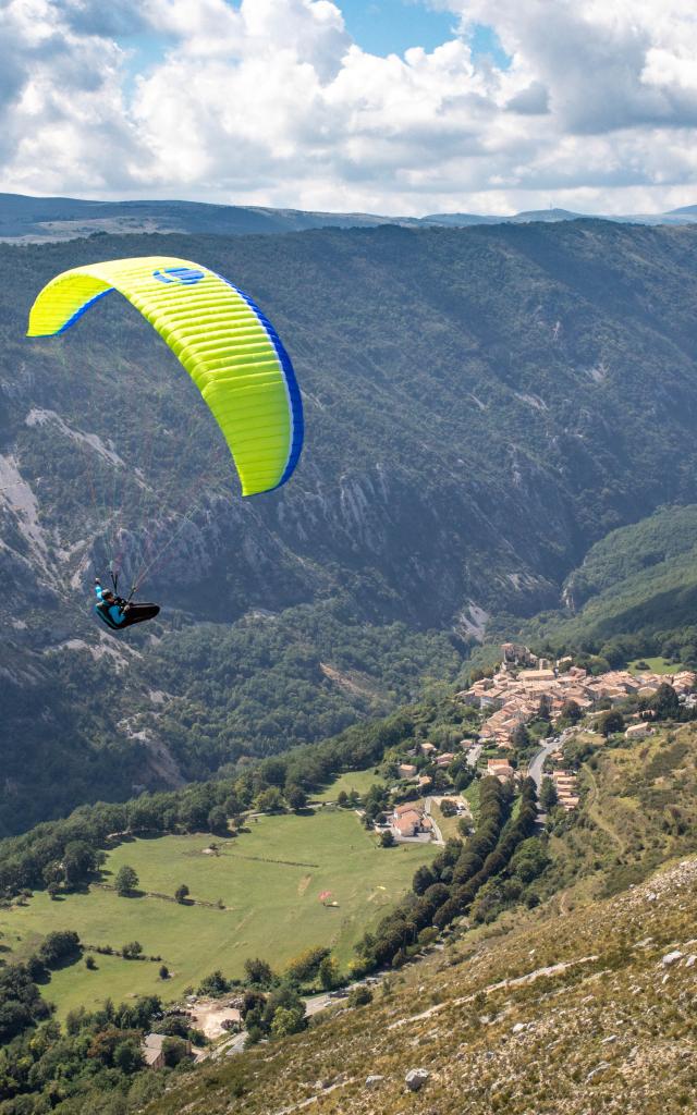 Trouver Une Actvite Dans La Vva Parapente Voile Jaune Copyright Casa