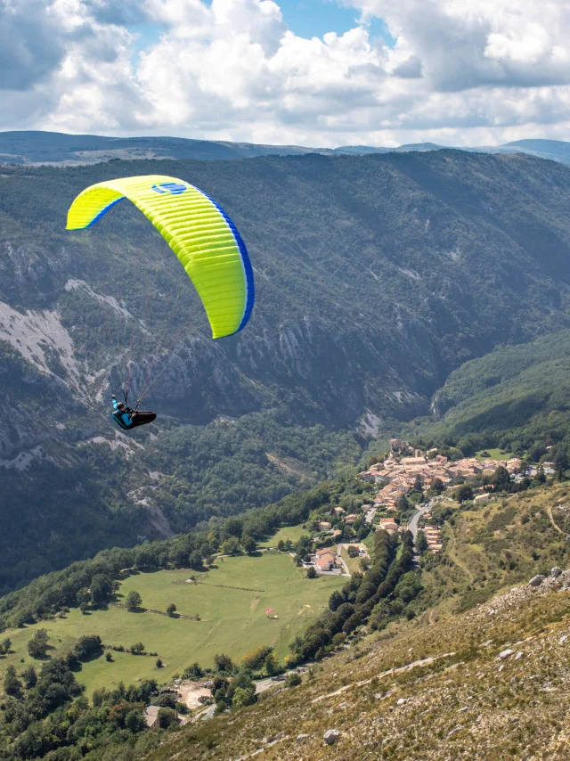 Trouver Une Actvite Dans La Vva Parapente Voile Jaune Copyright Casa