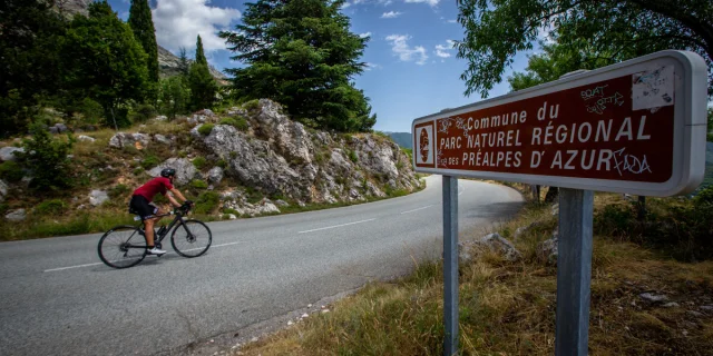 Velo Parc Naturel Regional Des Prealpes D Azur Activimages Yannicksemat.jpg 1200px