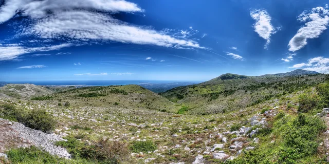 Panorama époustouflant depuis le Col de Vence : entre mer et montagne