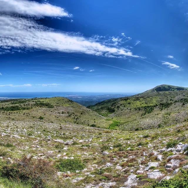 Panorama époustouflant depuis le Col de Vence : entre mer et montagne