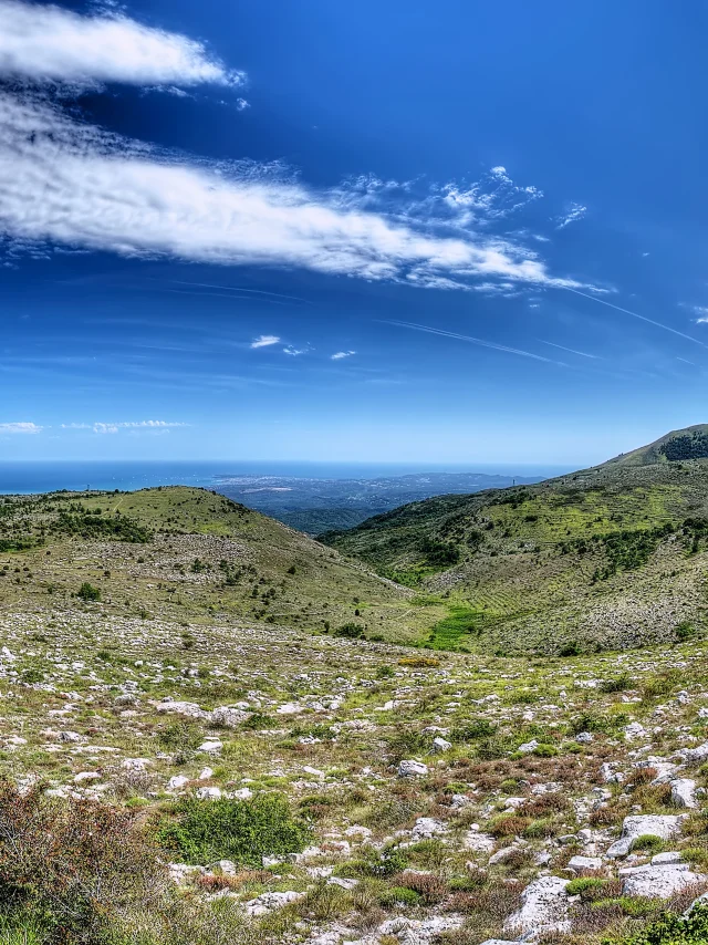 Panorama époustouflant depuis le Col de Vence : entre mer et montagne