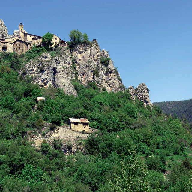 Roubion : un village perché au cœur des montagnes de la Côte d’Azur